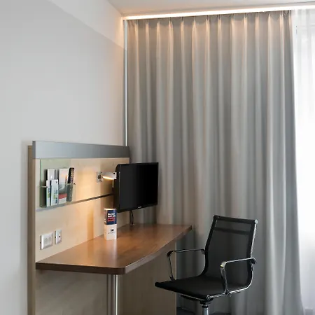 Express By Ihg Hotel 3*