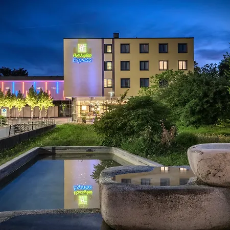 Express By Ihg Hotel 3*