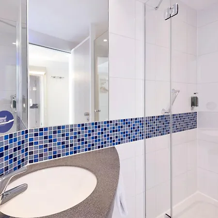 Express By Ihg Hotel 3*