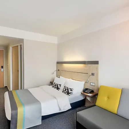 Express By Ihg Hotel 3*